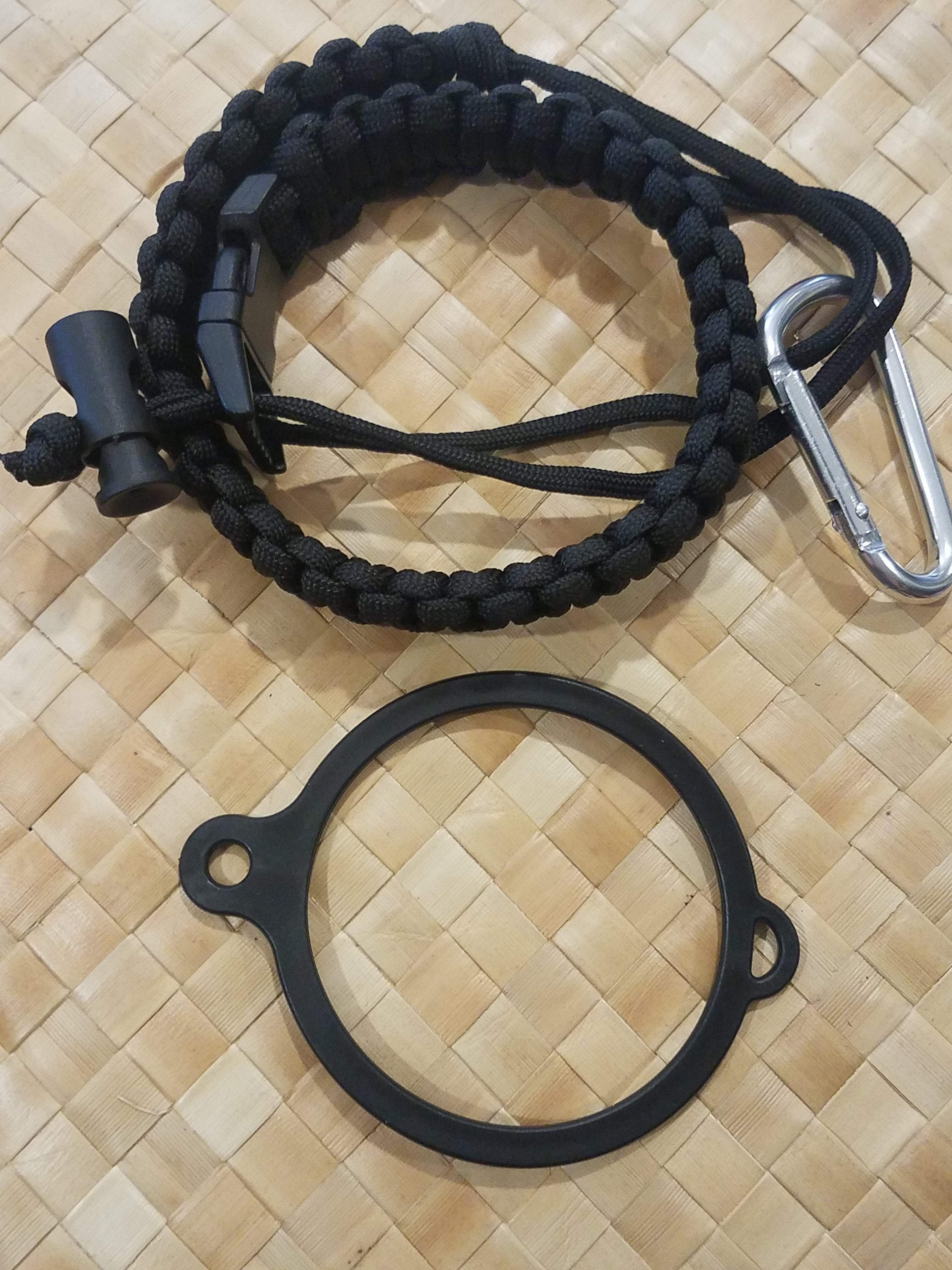 https://www.leilanisattic.com/cdn/shop/products/engrave-my-flask-flask-accessory-black-paracord-handle-with-carabiner-for-water-bottles-28197555077169.jpg?v=1690747760